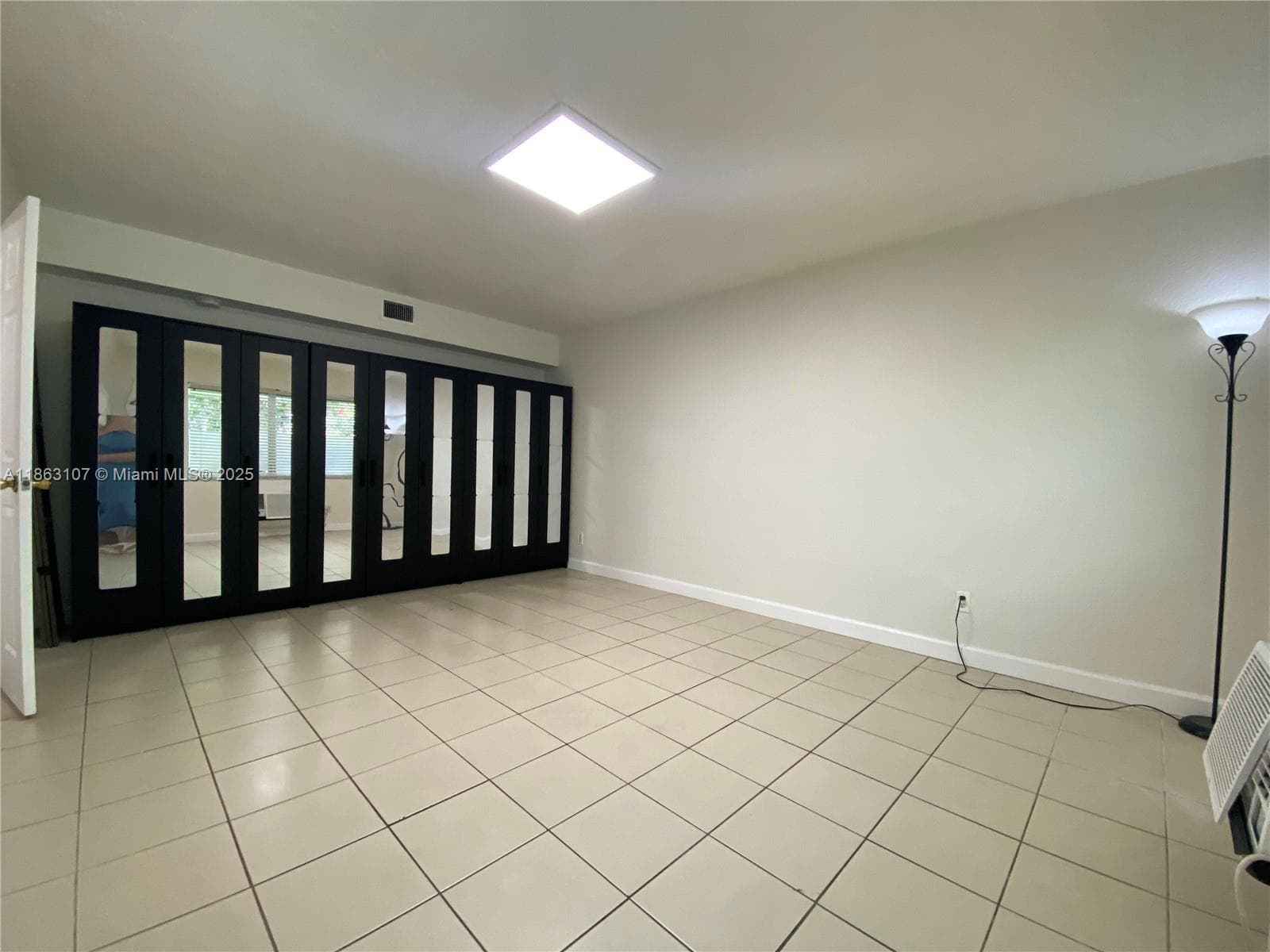A11863107 — Miami Beach — 10