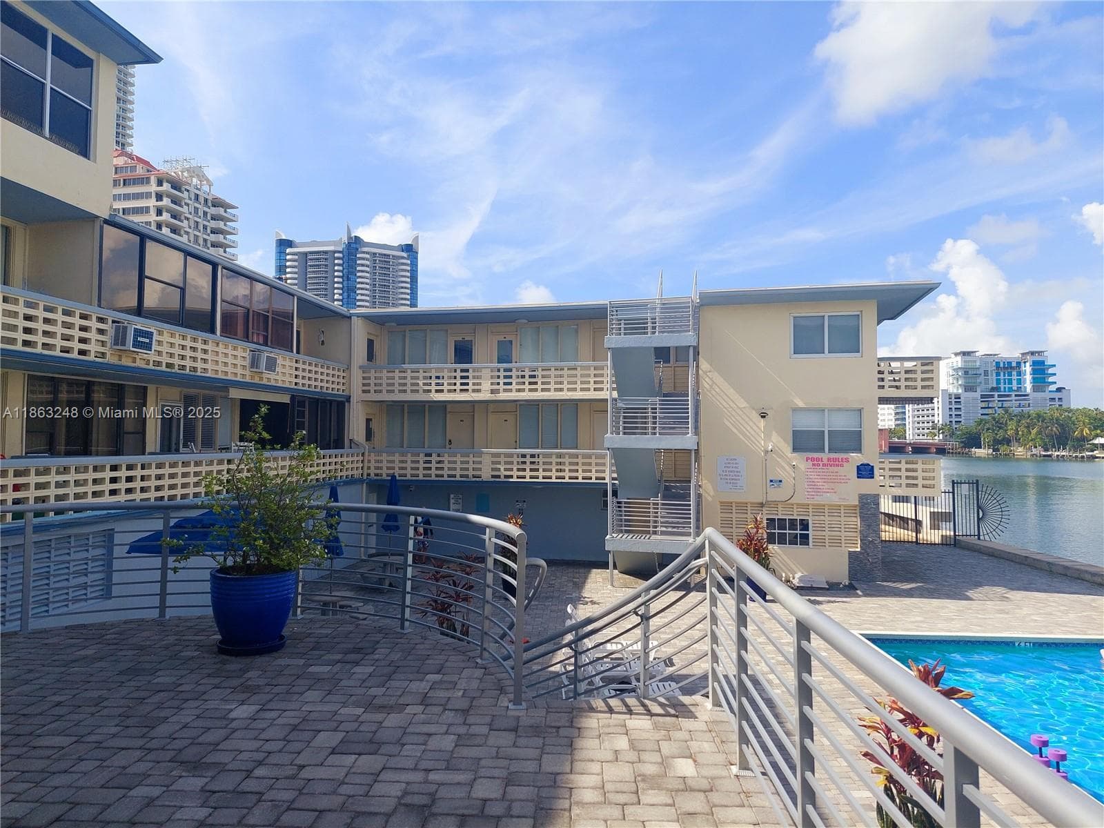 A11863248 — Miami Beach — 16