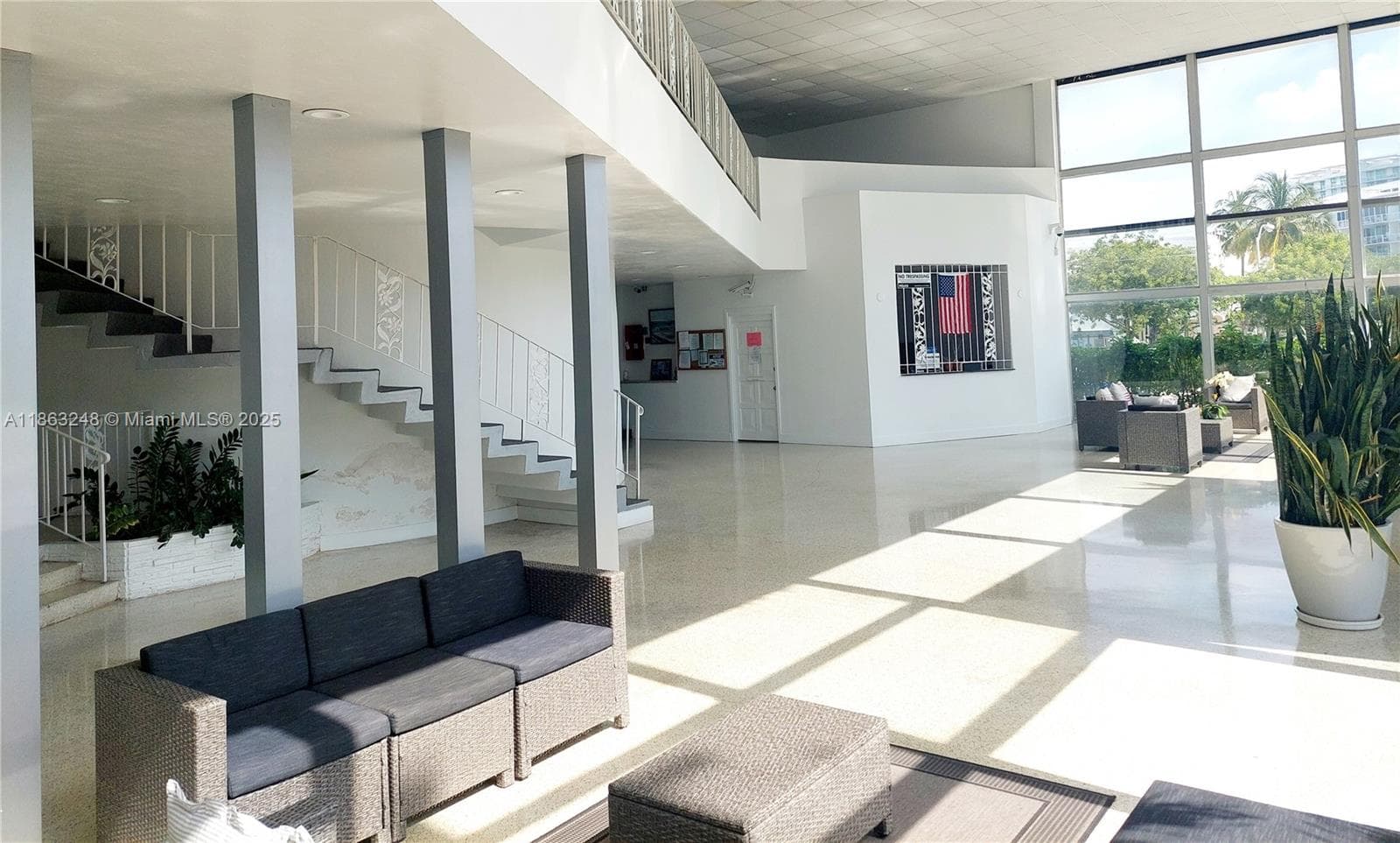 A11863248 — Miami Beach — 14