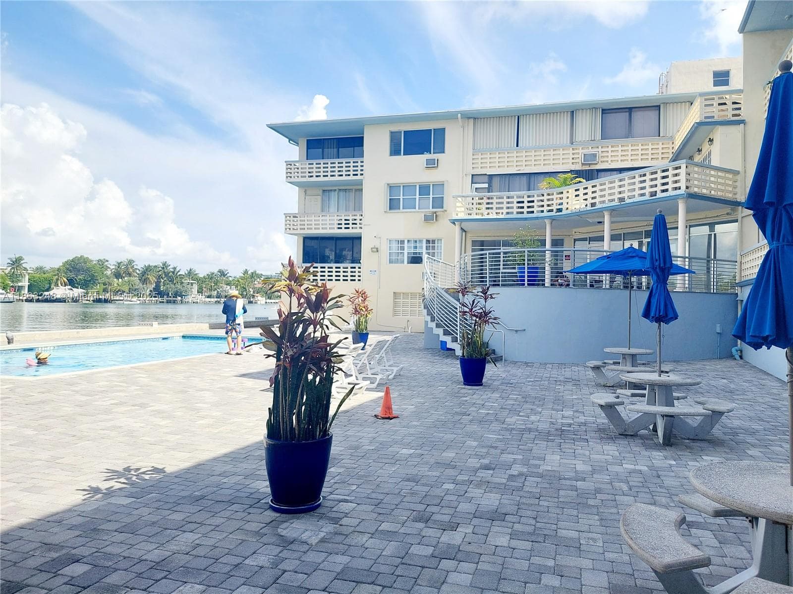 A11863248 — Miami Beach — 15