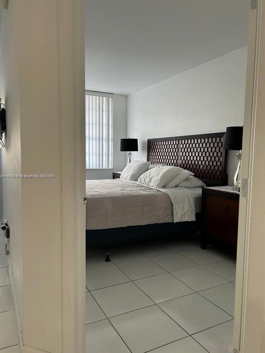 A11863840 — Miami Beach — 3