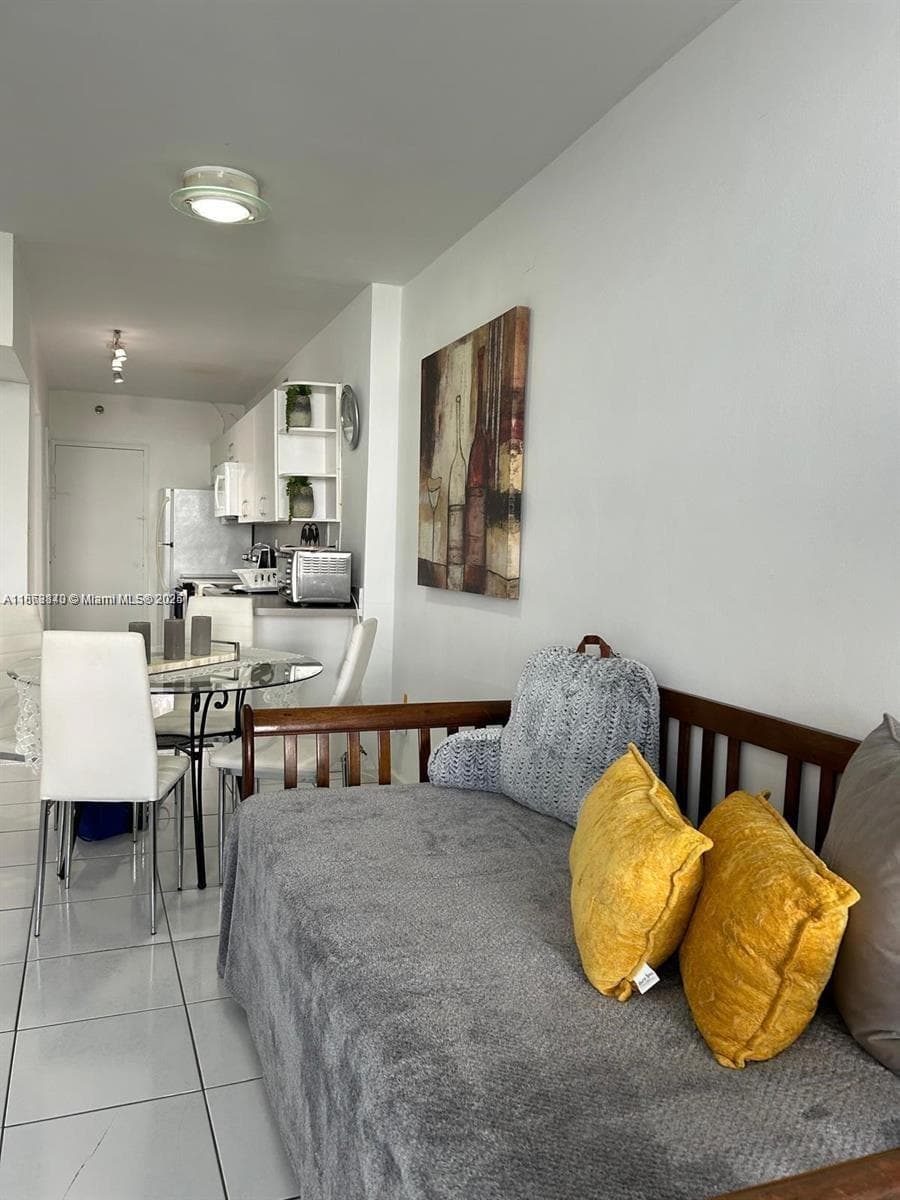 A11863840 — Miami Beach