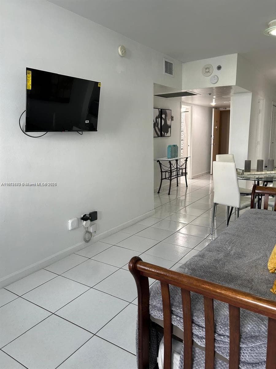 A11863840 — Miami Beach — 9