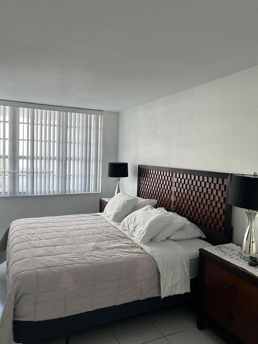 A11863840 — Miami Beach — 4