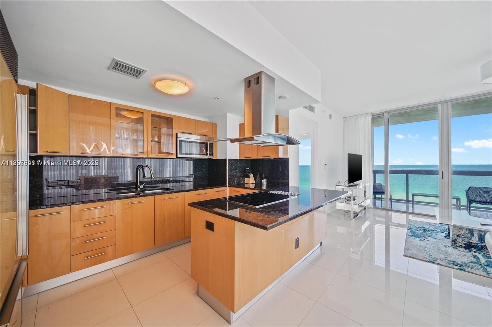 A11863846 — Miami Beach — 16