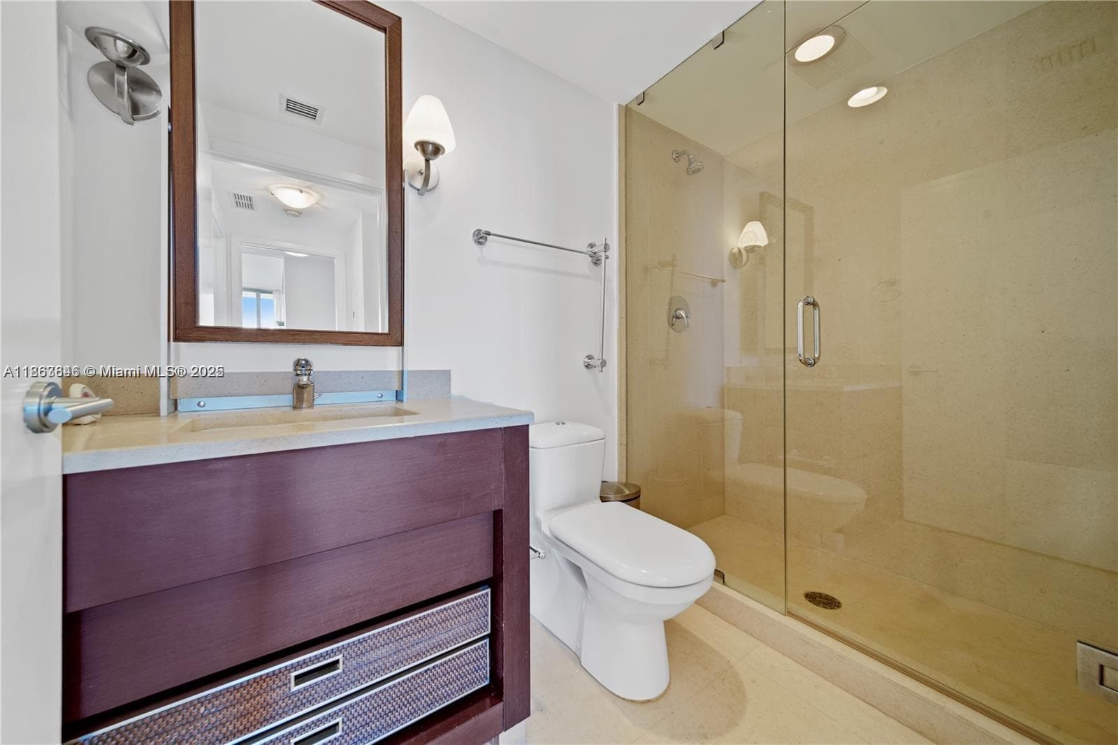 A11863846 — Miami Beach — 30