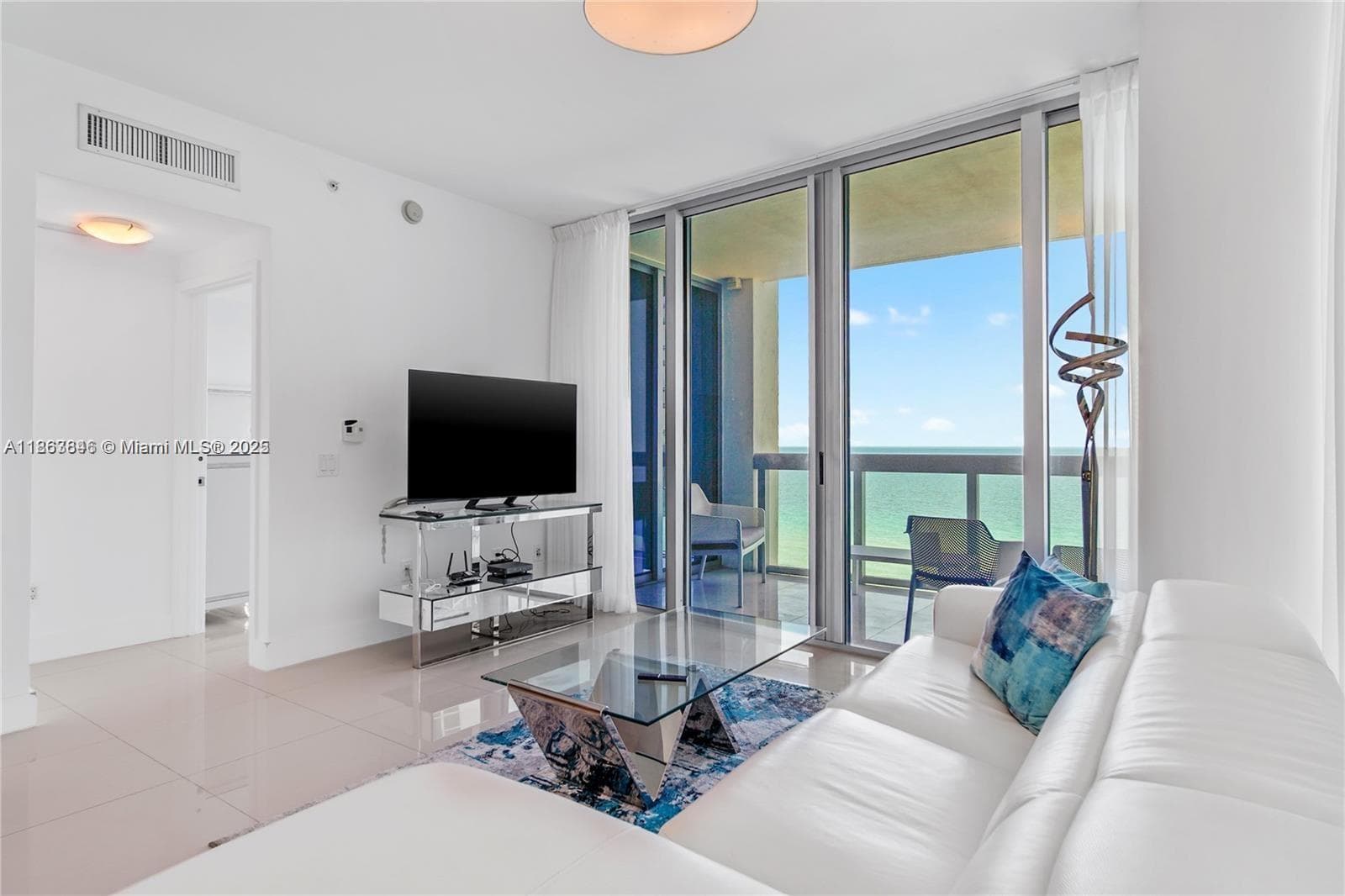A11863846 — Miami Beach — 10
