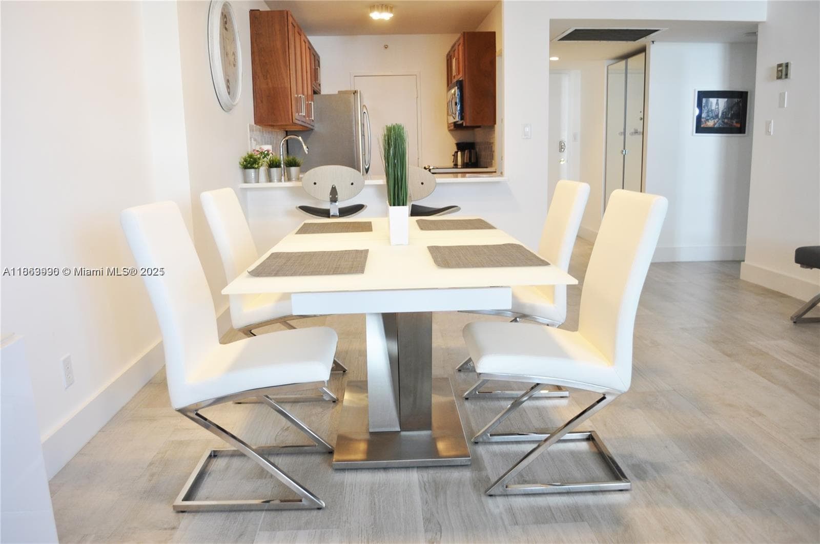 A11863990 — Miami Beach — 2