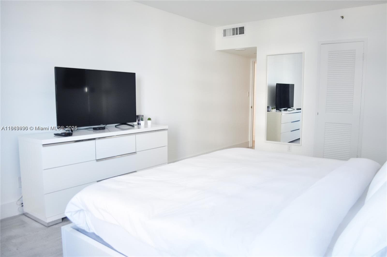 A11863990 — Miami Beach — 6