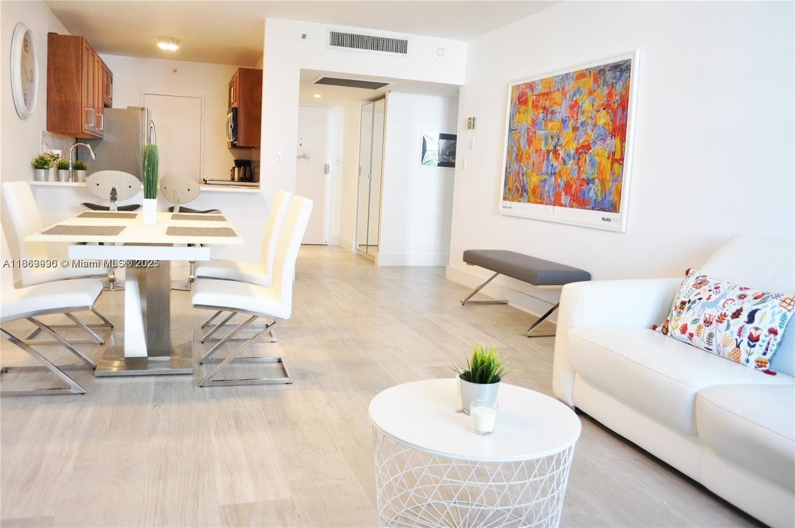 A11863990 — Miami Beach