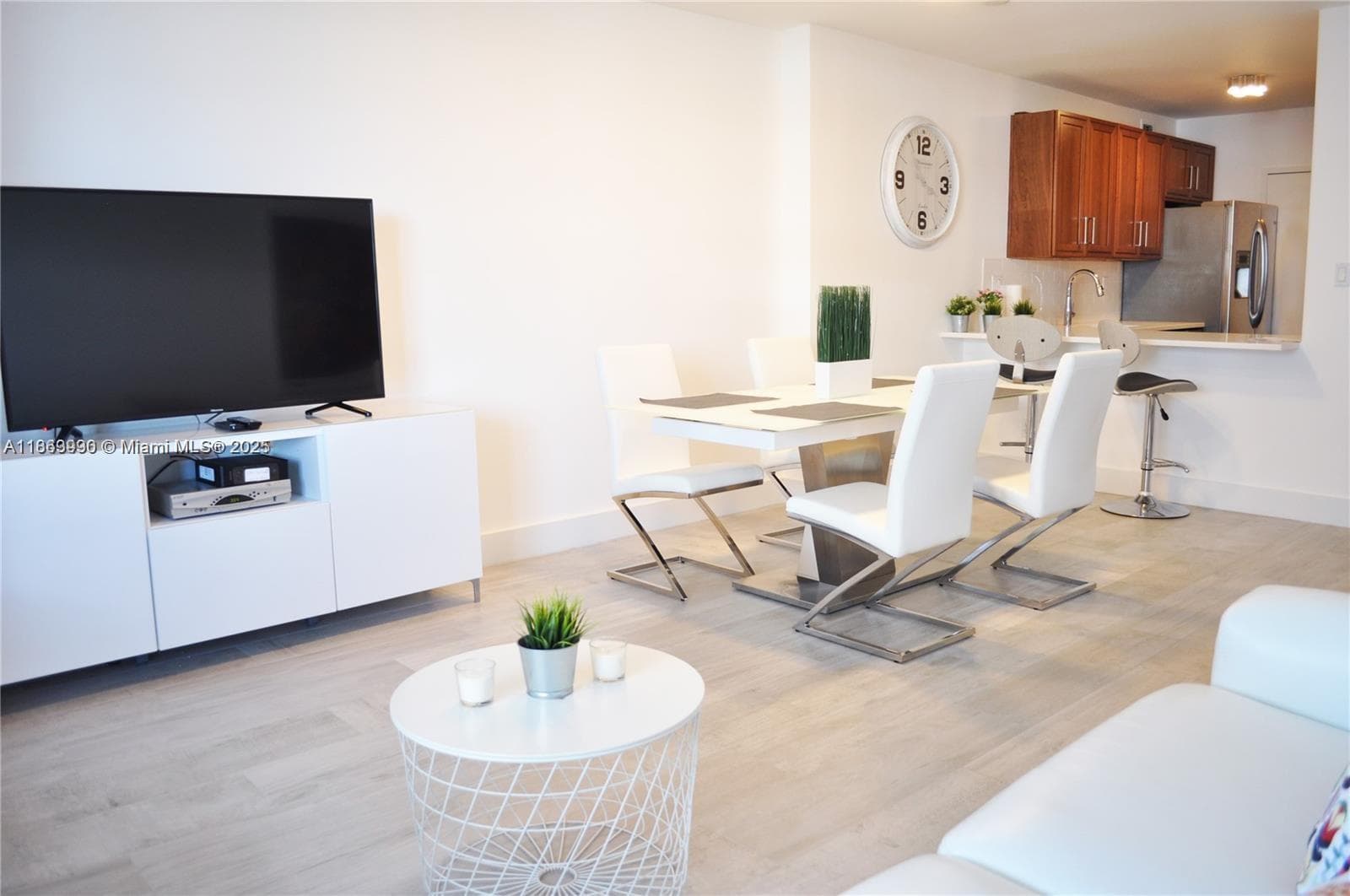 A11863990 — Miami Beach — 4