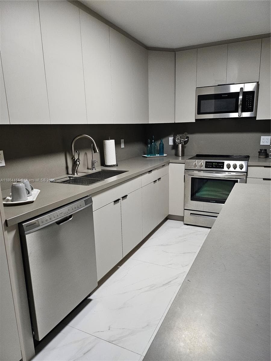 A11864466 — Miami Beach — 9