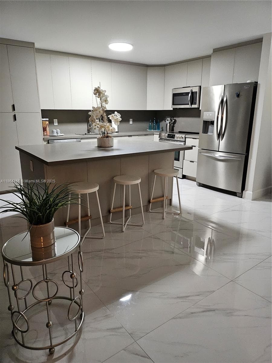 A11864466 — Miami Beach — 10
