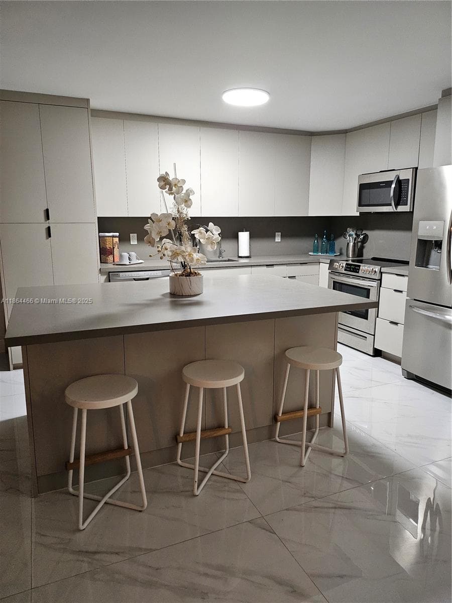 A11864466 — Miami Beach — 11