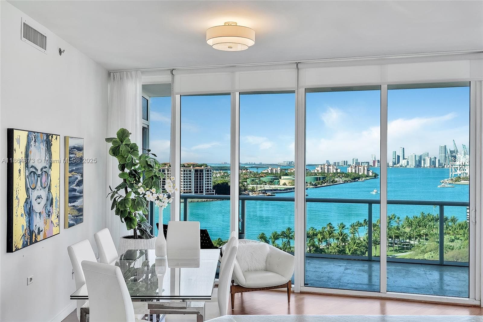 A11864873 — Miami Beach