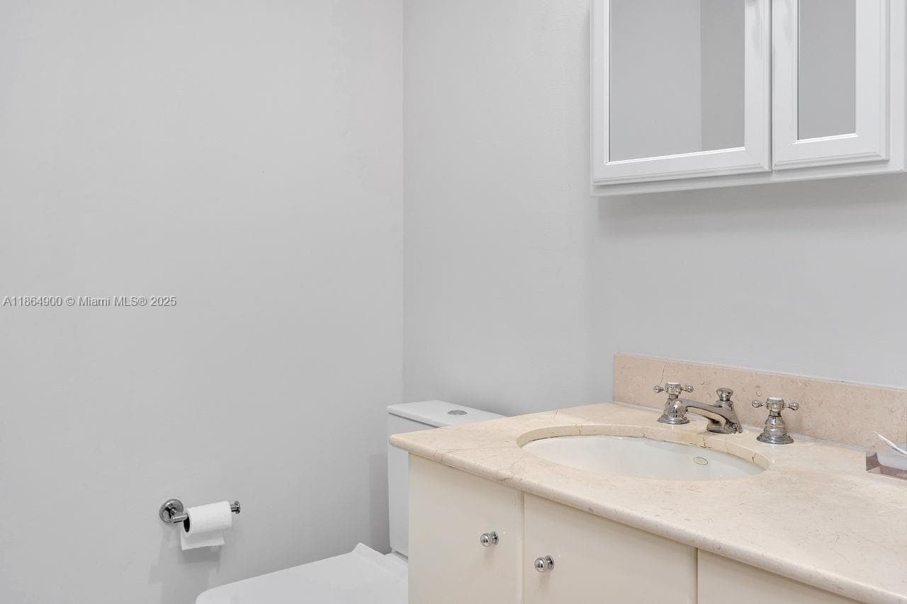 A11864900 — Miami Beach — 23