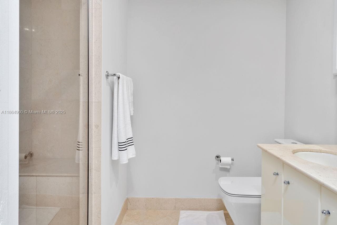 A11864900 — Miami Beach — 22