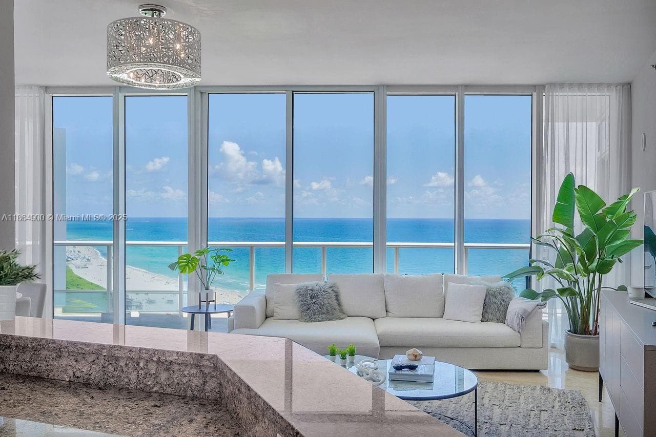 A11864900 — Miami Beach