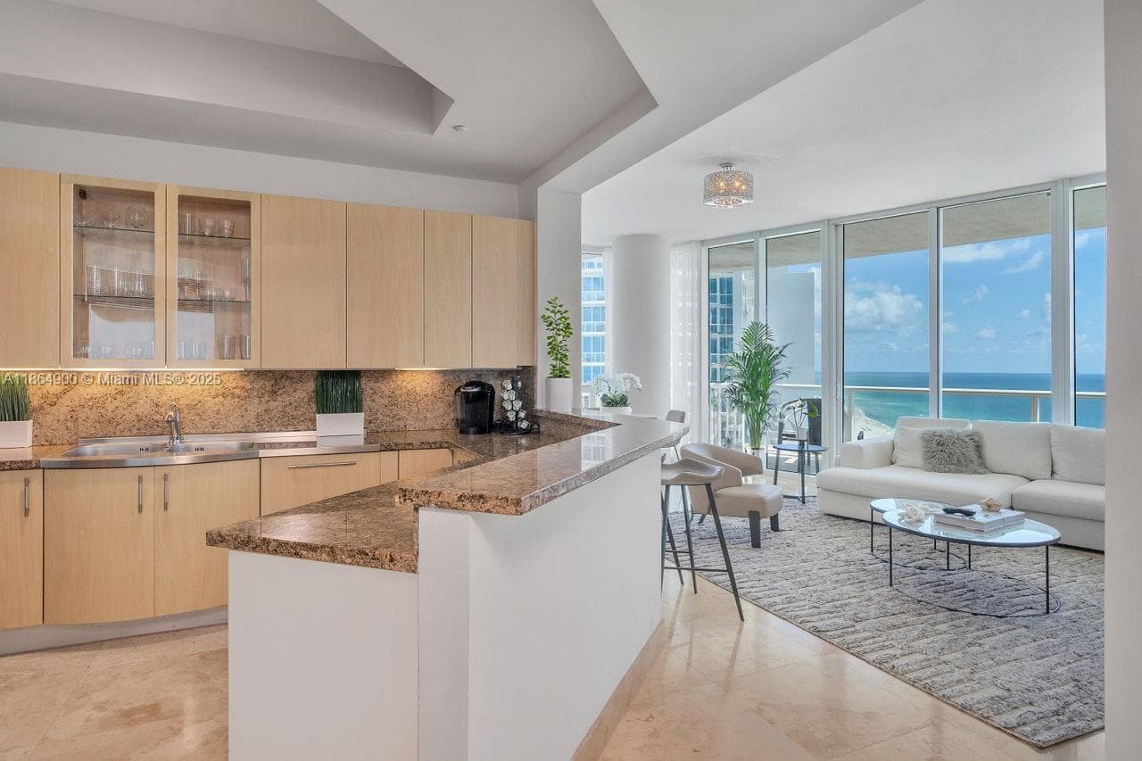 A11864900 — Miami Beach — 28