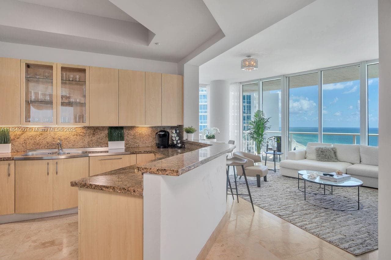A11864900 — Miami Beach — 9