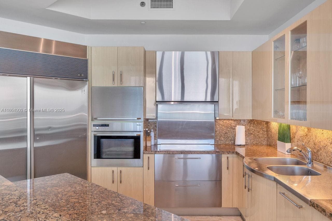 A11864900 — Miami Beach — 10