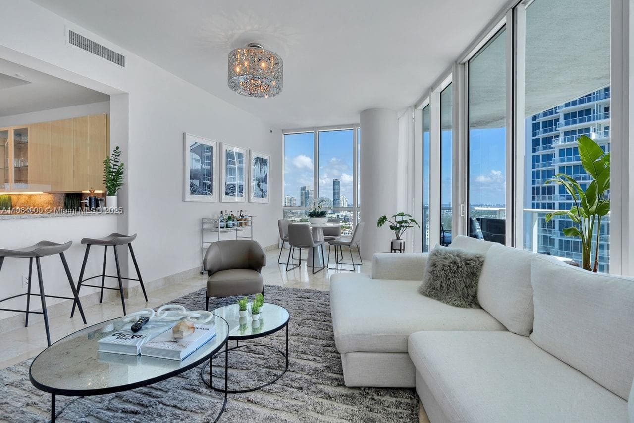 A11864900 — Miami Beach — 25