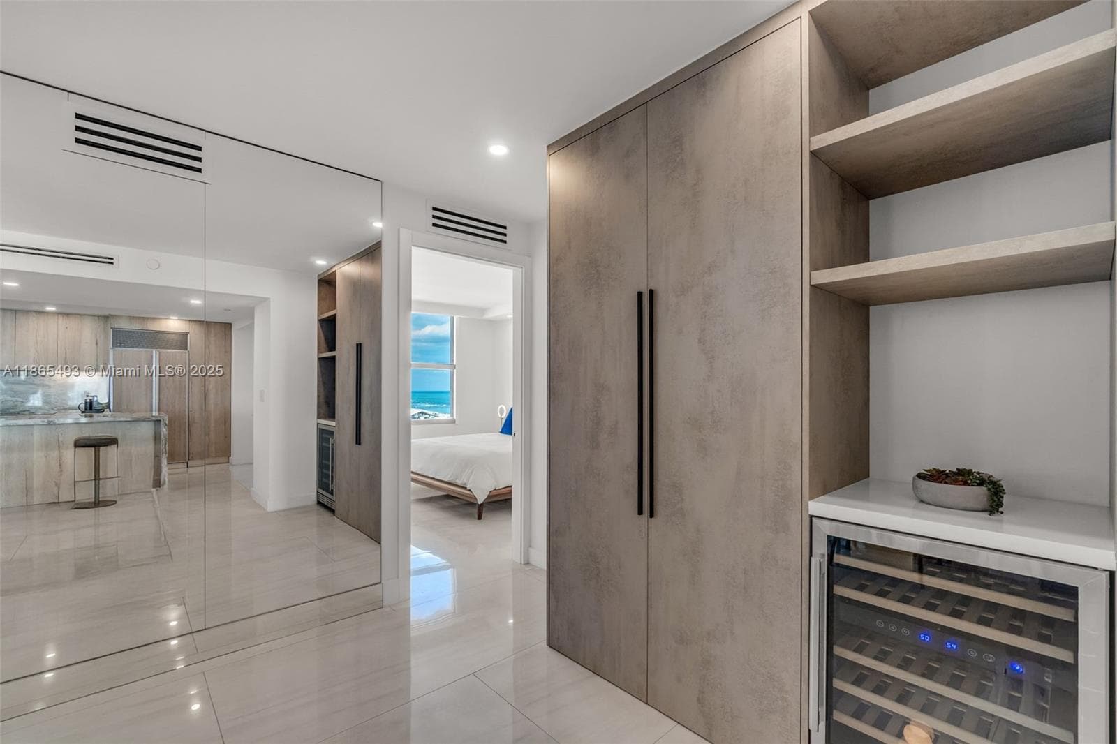 A11865493 — Miami Beach — 12
