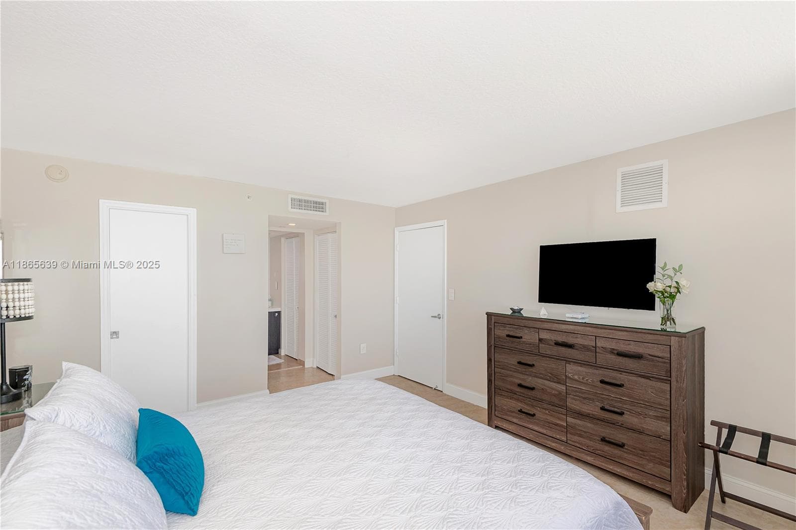 A11865639 — Miami Beach — 21