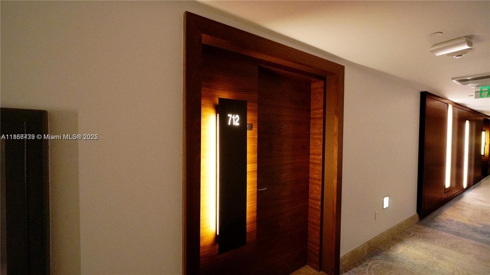 A11866733 — Miami Beach — 17