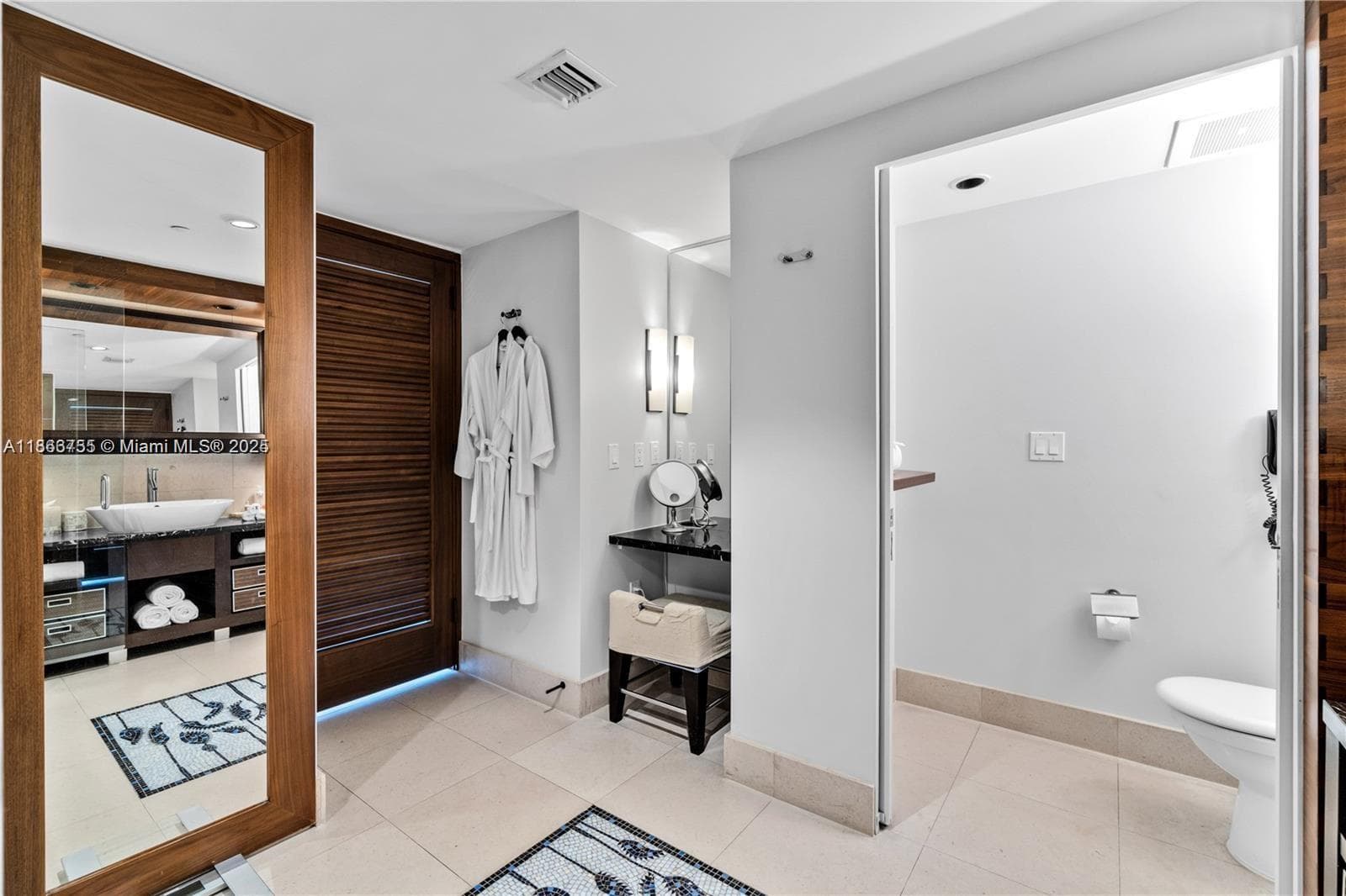 A11866755 — Miami Beach — 16