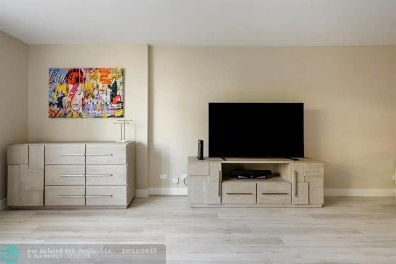 F10523760 — Miami Beach — 5