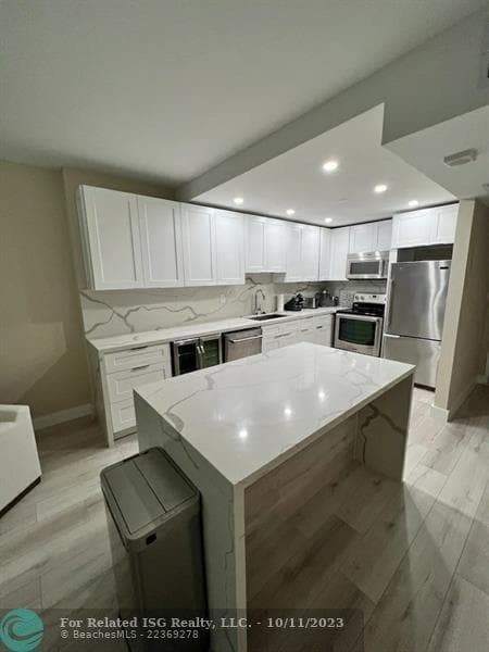 F10523760 — Miami Beach — 11