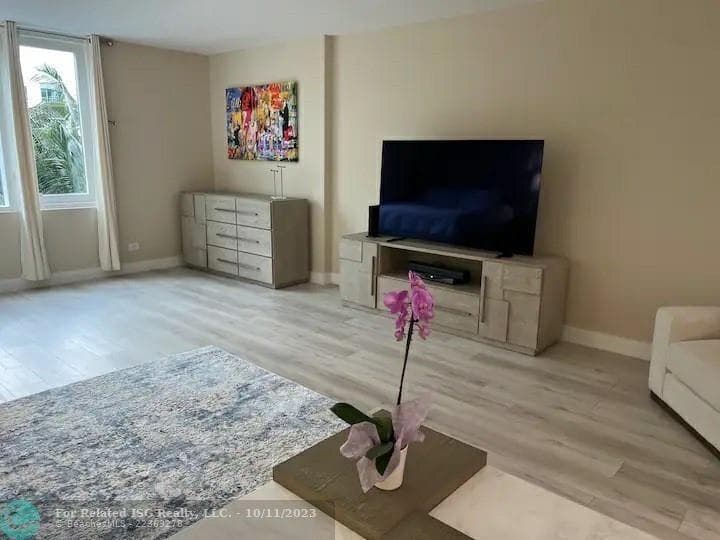 F10523760 — Miami Beach — 4