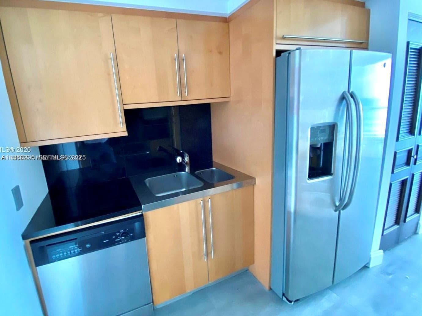 A11868295 — Miami Beach — 10