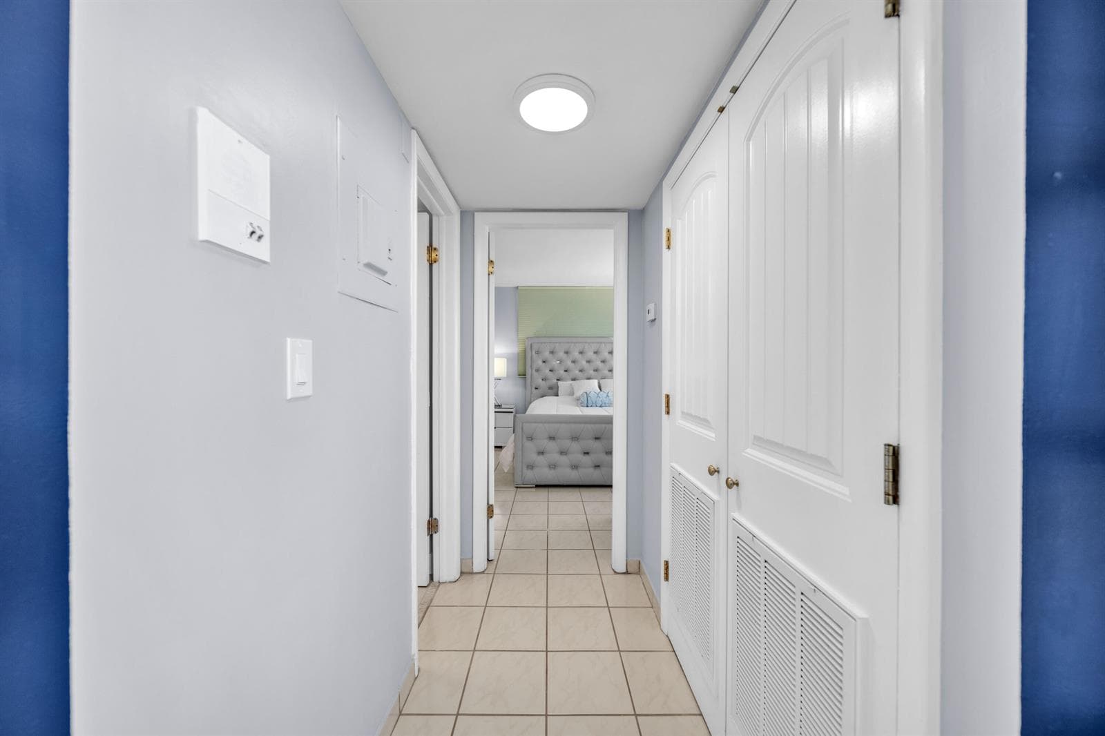 R11119469 — Miami Beach — 23