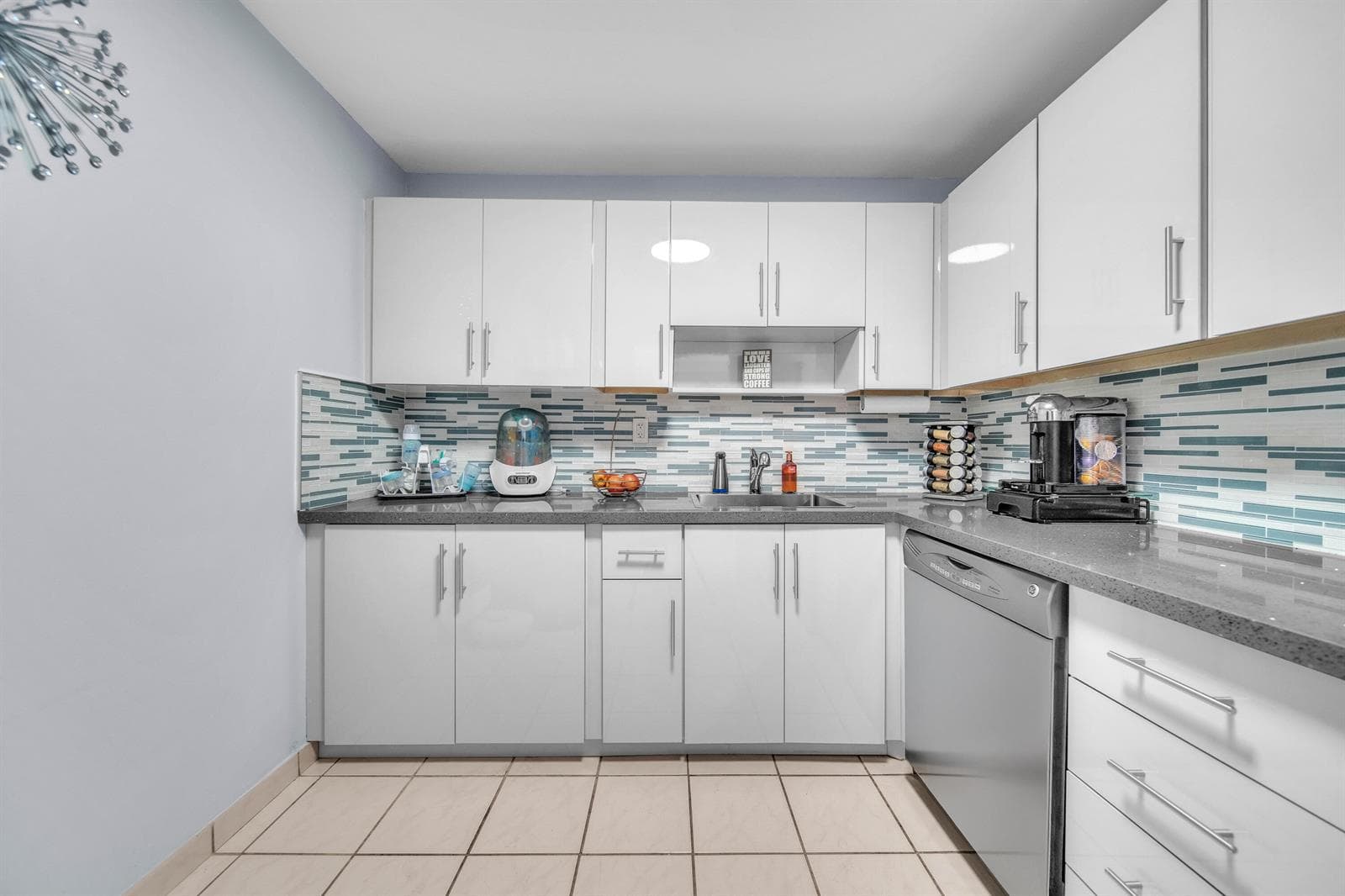 R11119469 — Miami Beach — 22
