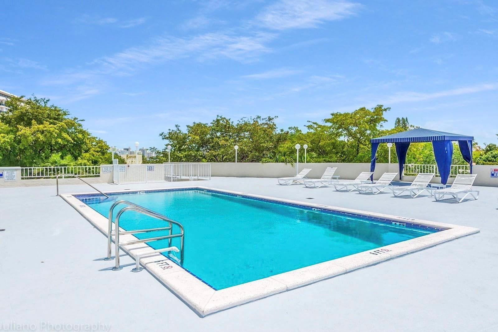R11119469 — Miami Beach — 32