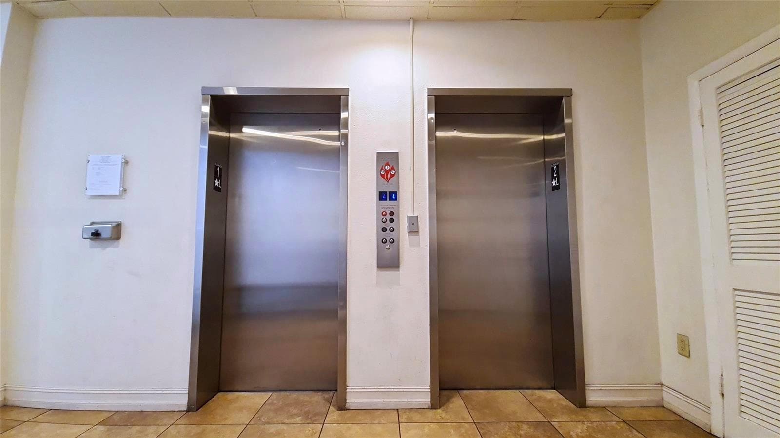 R11119469 — Miami Beach — 34