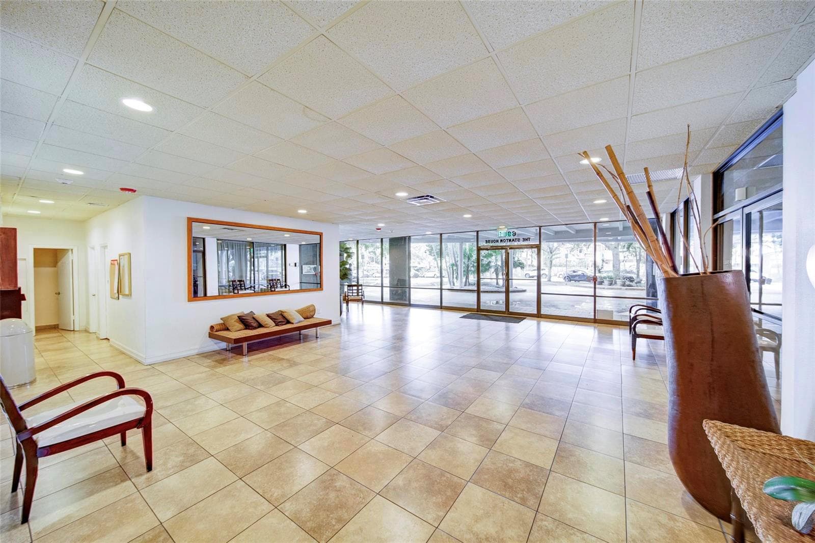 R11119469 — Miami Beach — 33