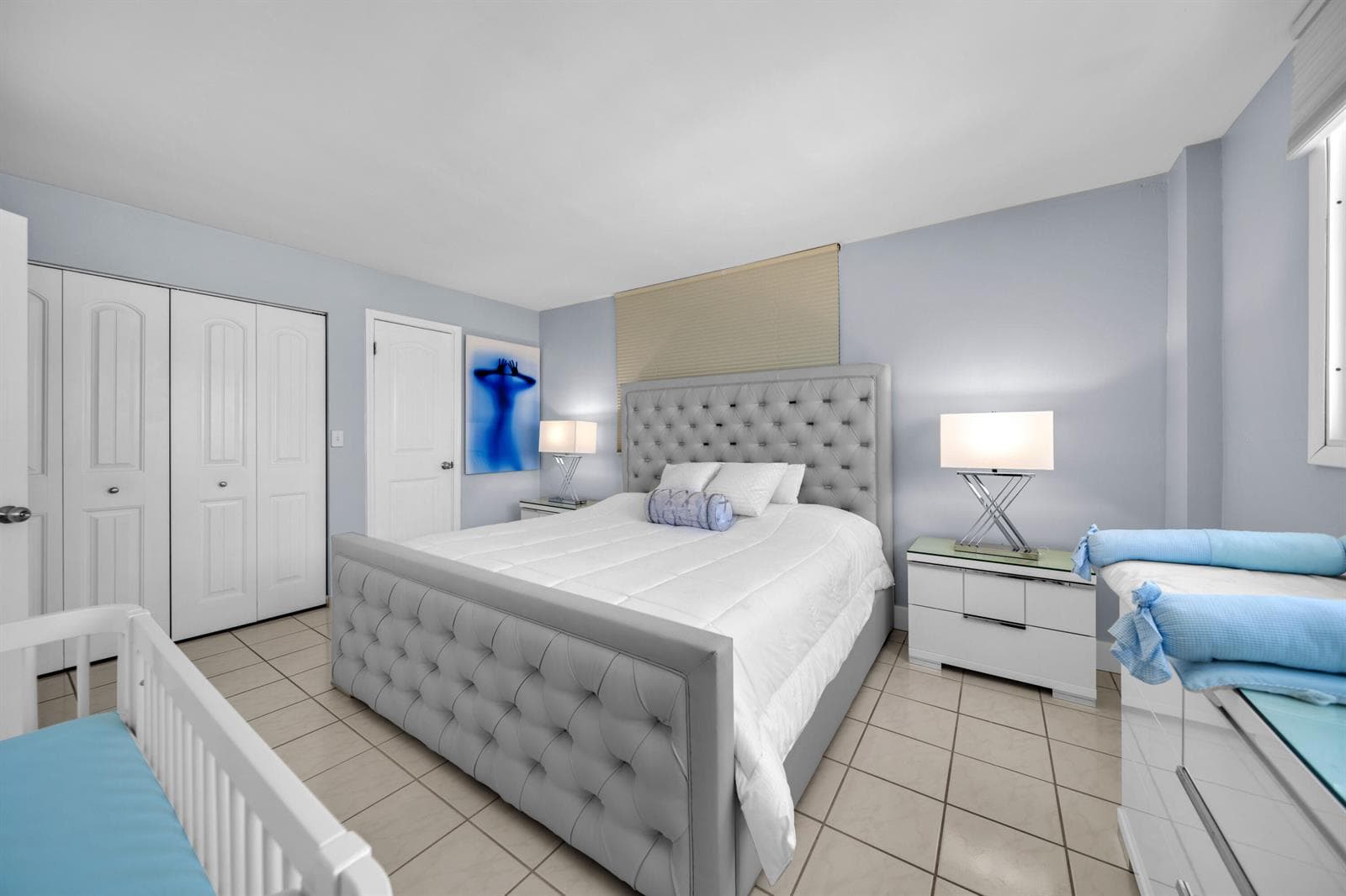 R11119469 — Miami Beach — 25