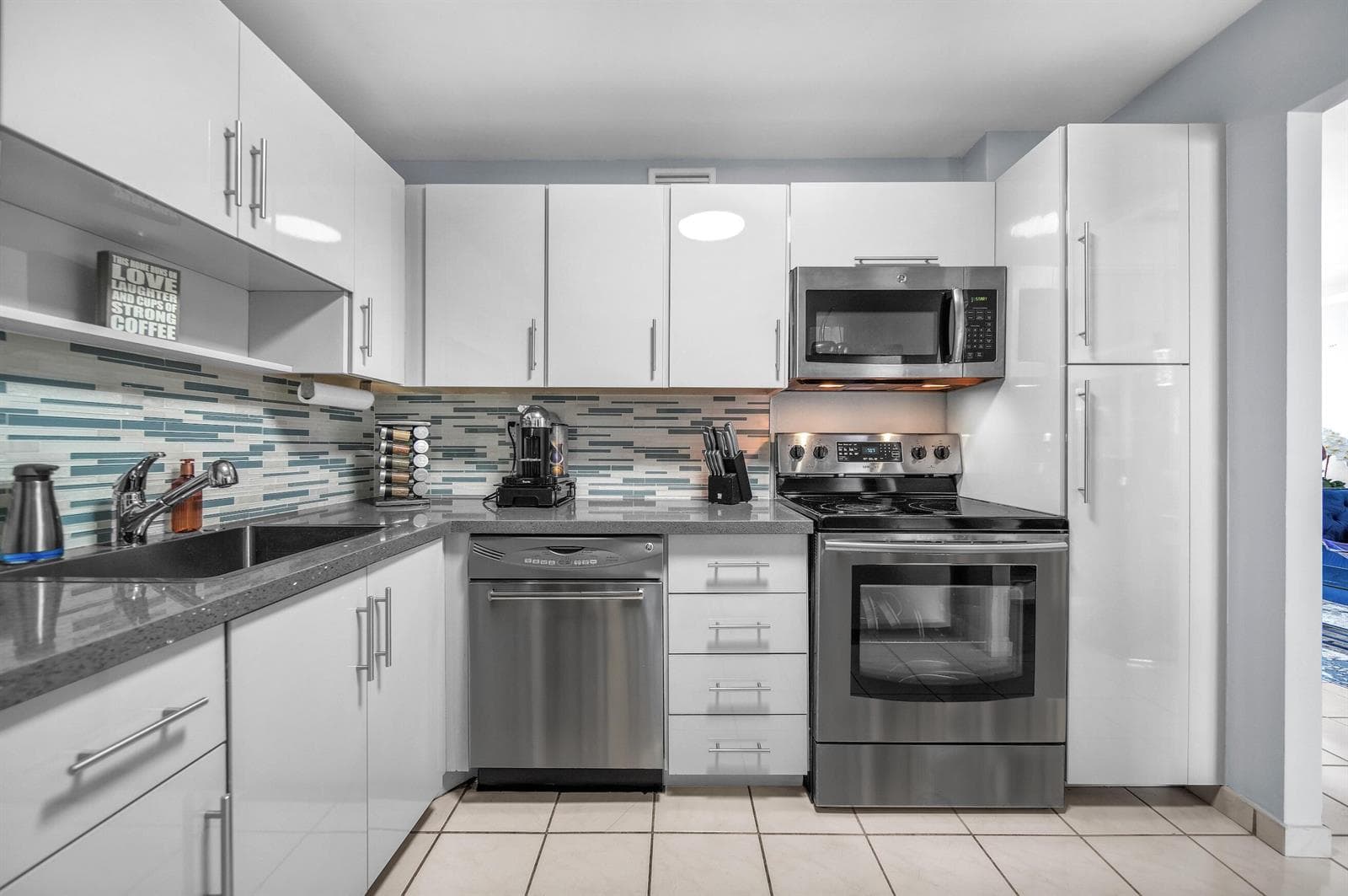 R11119469 — Miami Beach — 21