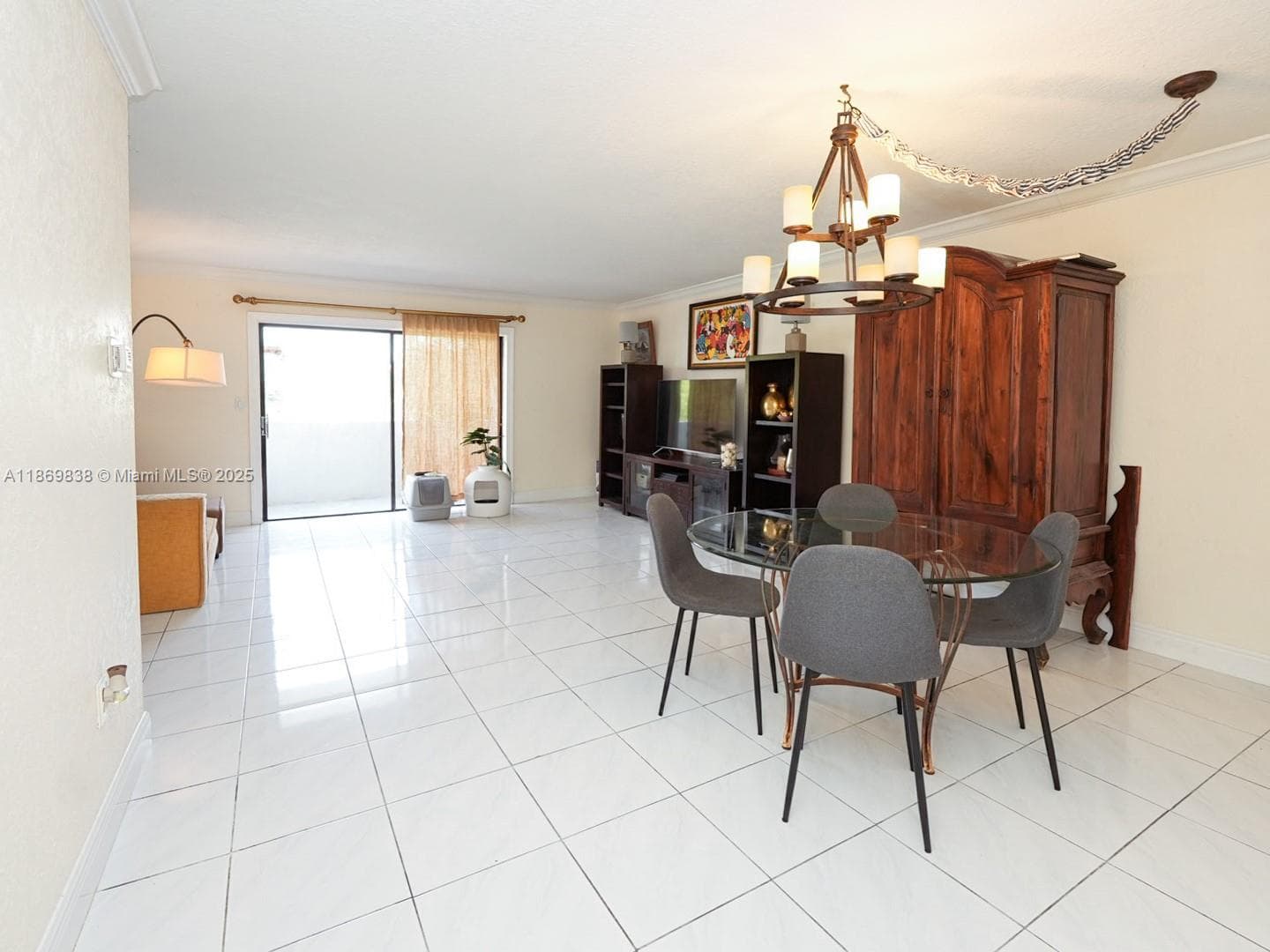 A11869838 — Miami Beach
