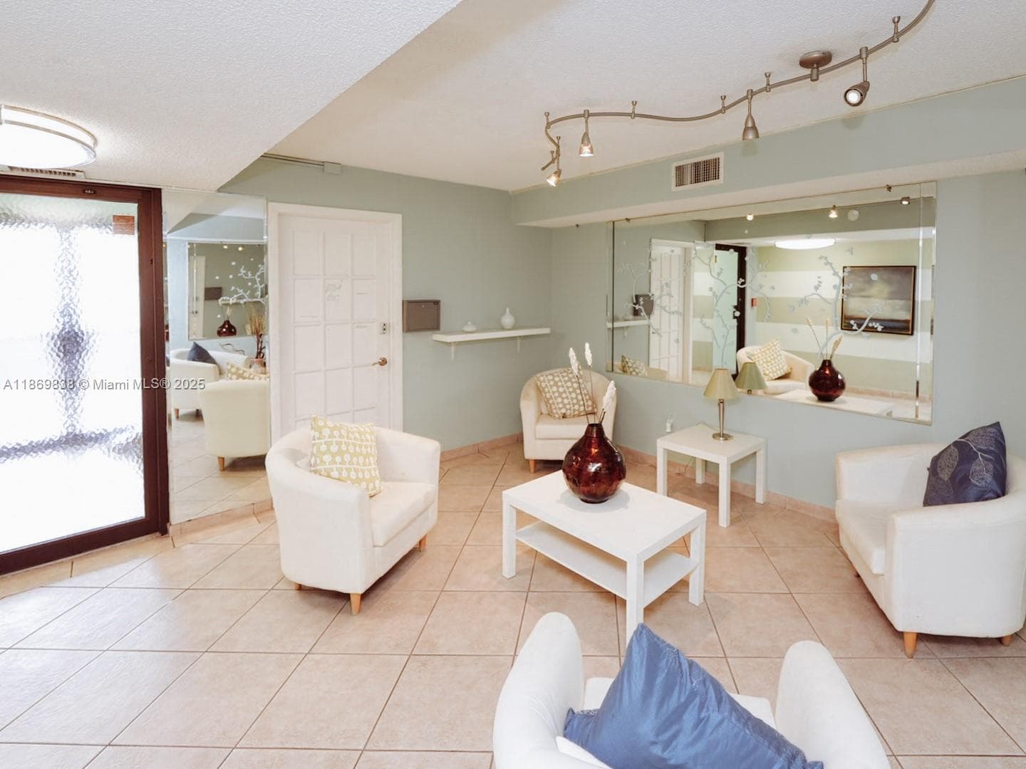 A11869838 — Miami Beach — 20