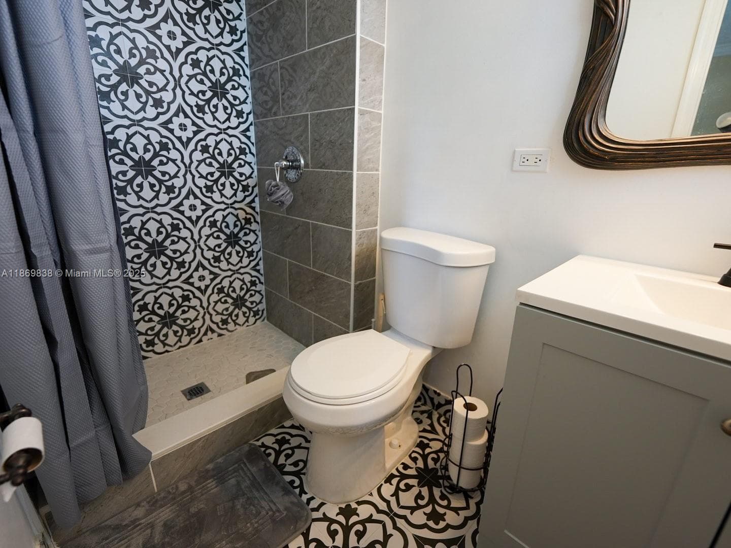 A11869838 — Miami Beach — 11
