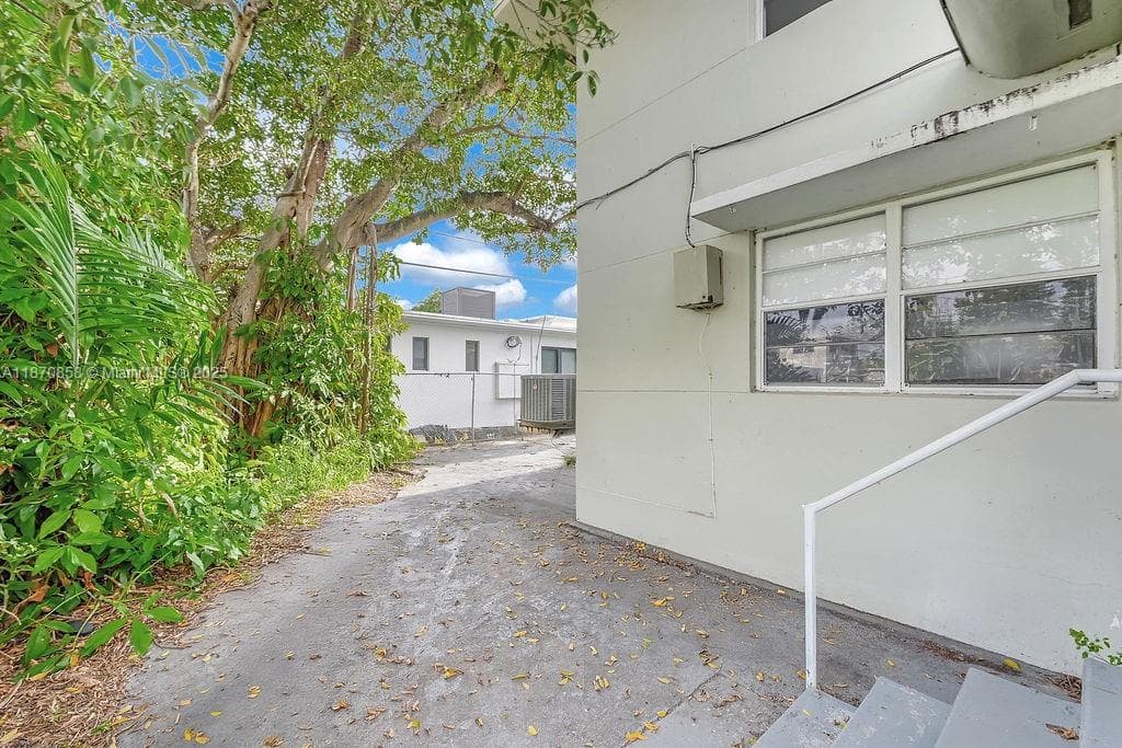 A11870858 — Miami Beach — 42