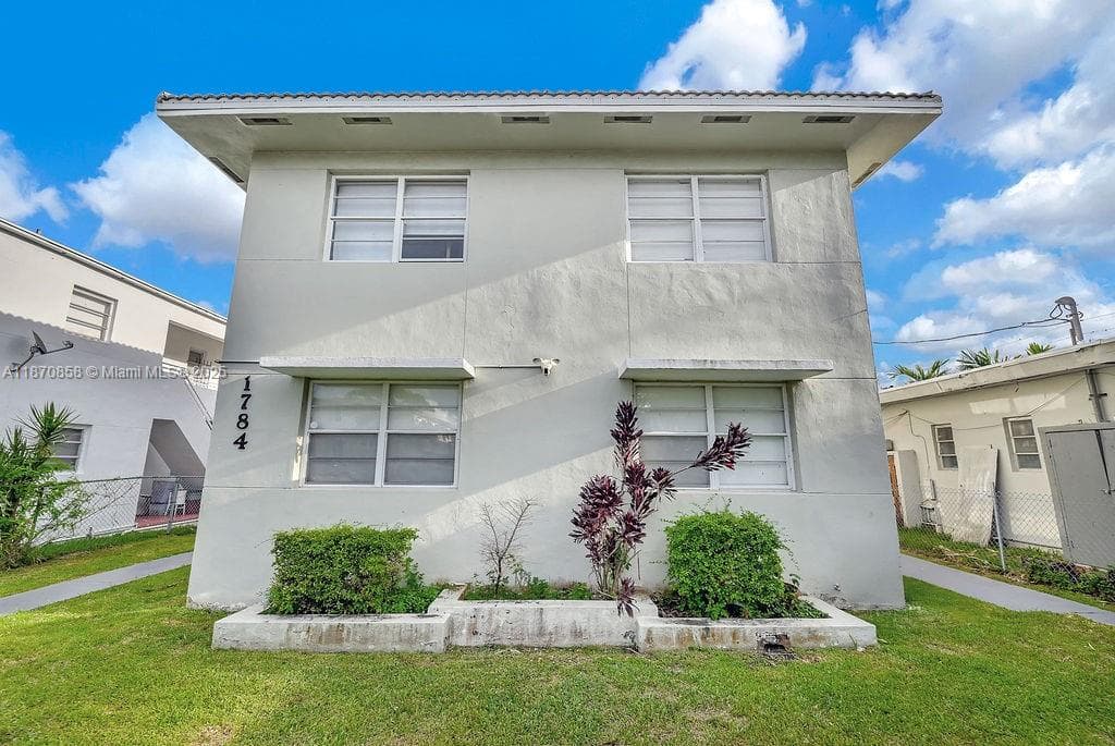 A11870858 — Miami Beach — 43