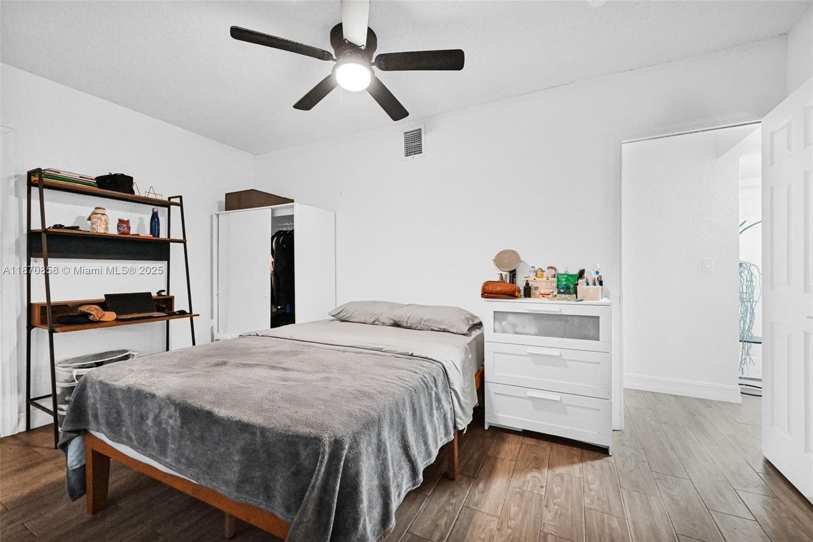 A11870858 — Miami Beach — 24