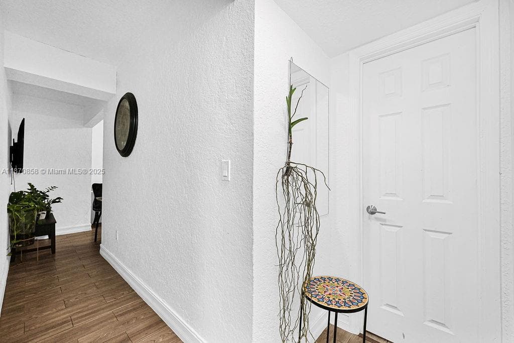 A11870858 — Miami Beach — 38