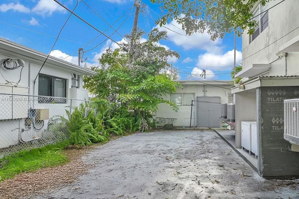 A11870858 — Miami Beach — 41