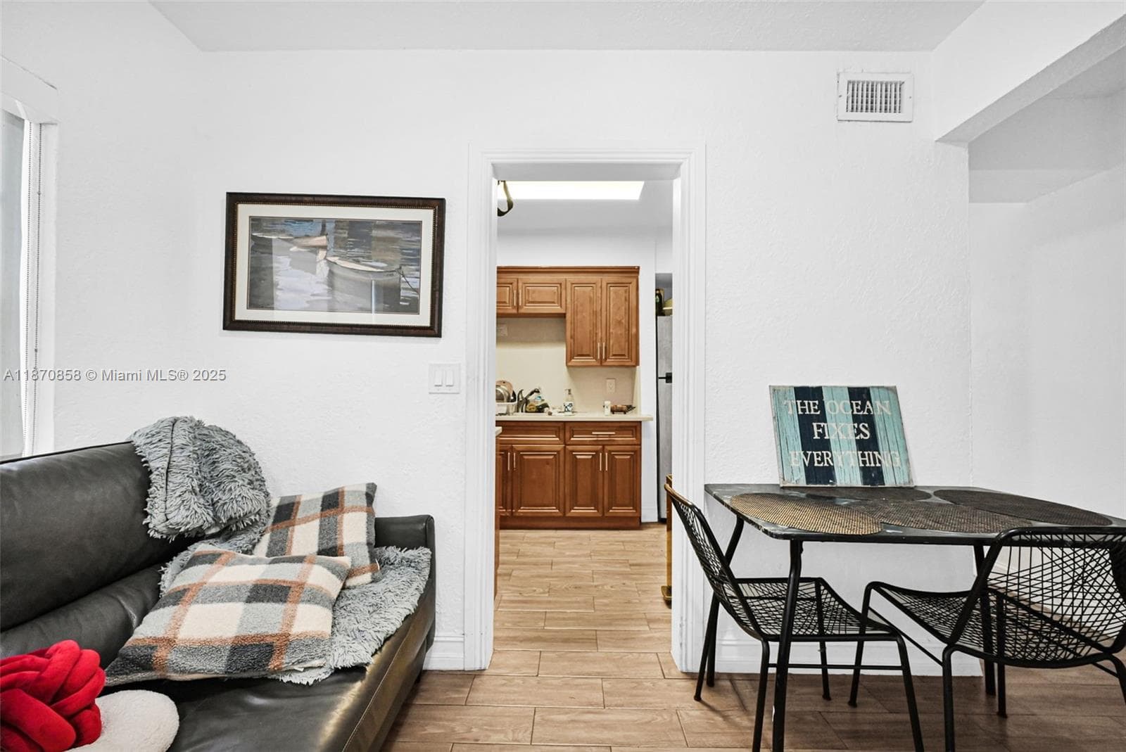 A11870858 — Miami Beach — 11